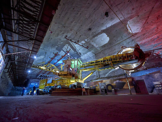 Baumaschine in Bergwerk.